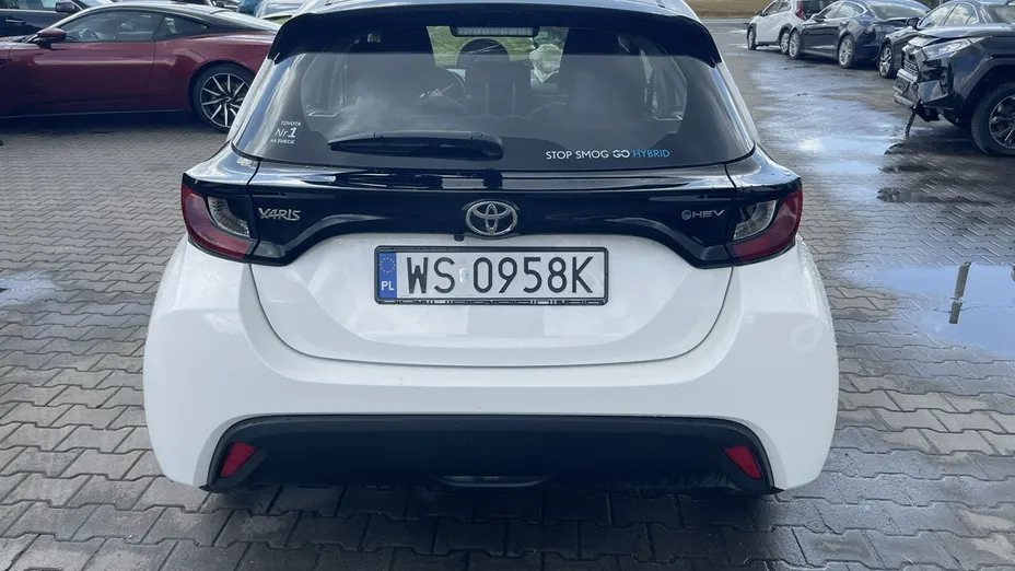 TOYOTA Yaris -