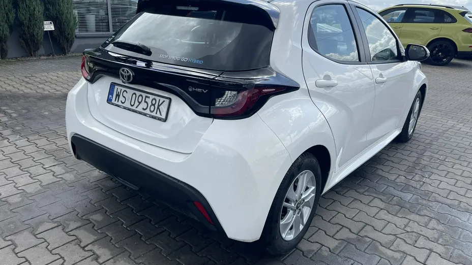 TOYOTA Yaris -
