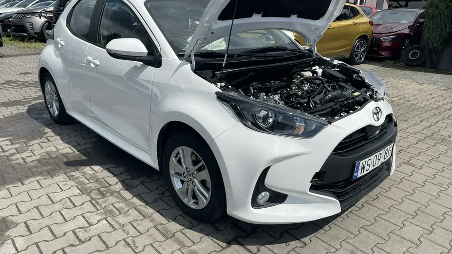 TOYOTA Yaris -