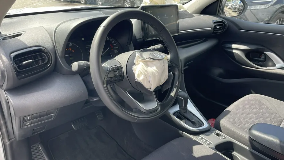 TOYOTA Yaris -