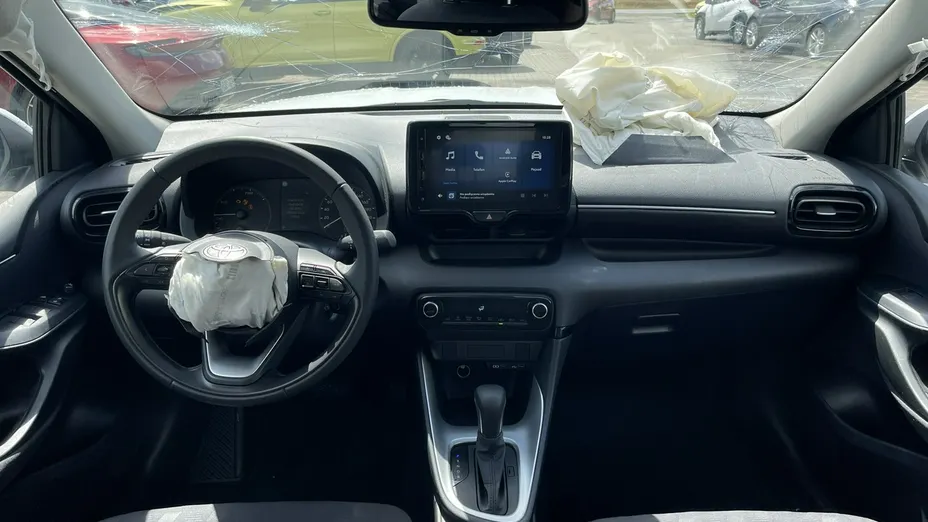 TOYOTA Yaris -