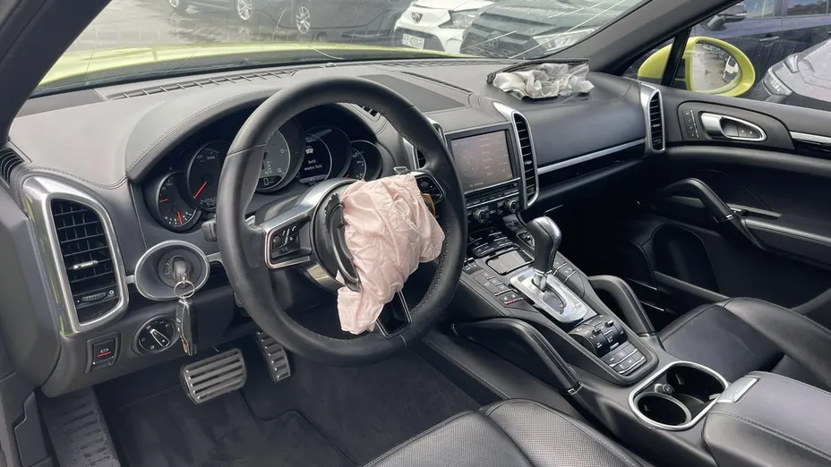 PORSCHE Cayenne -