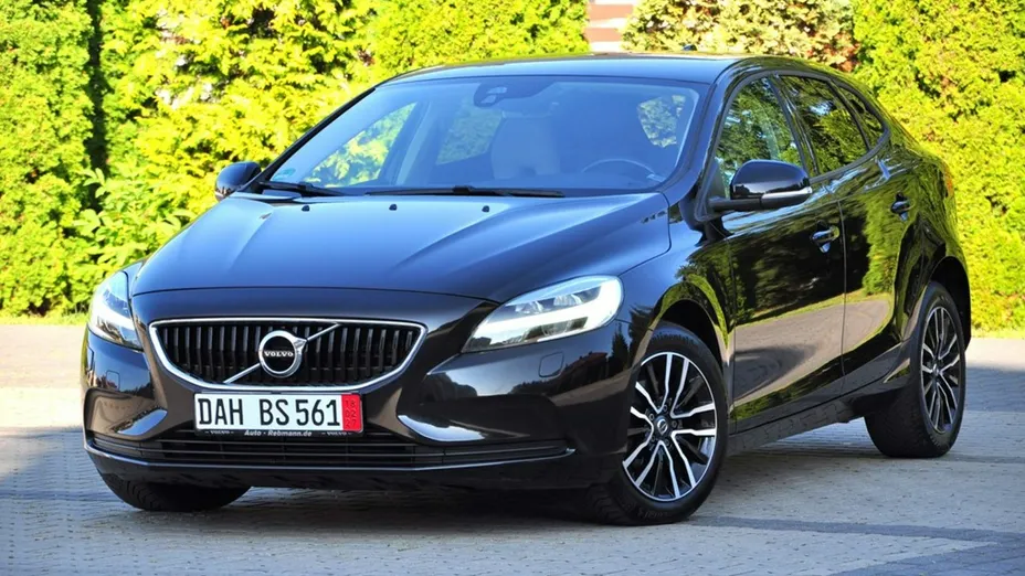 VOLVO V40 -