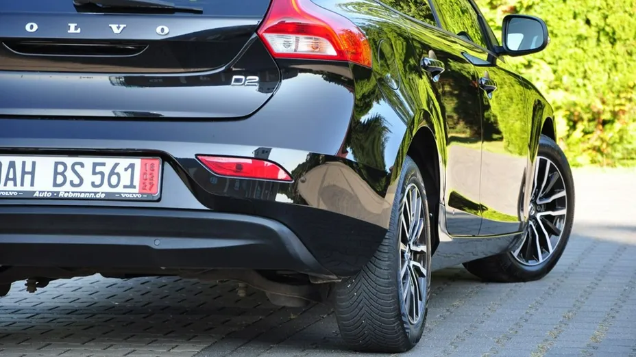 VOLVO V40 -