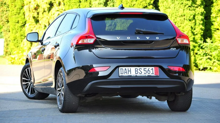 VOLVO V40 -
