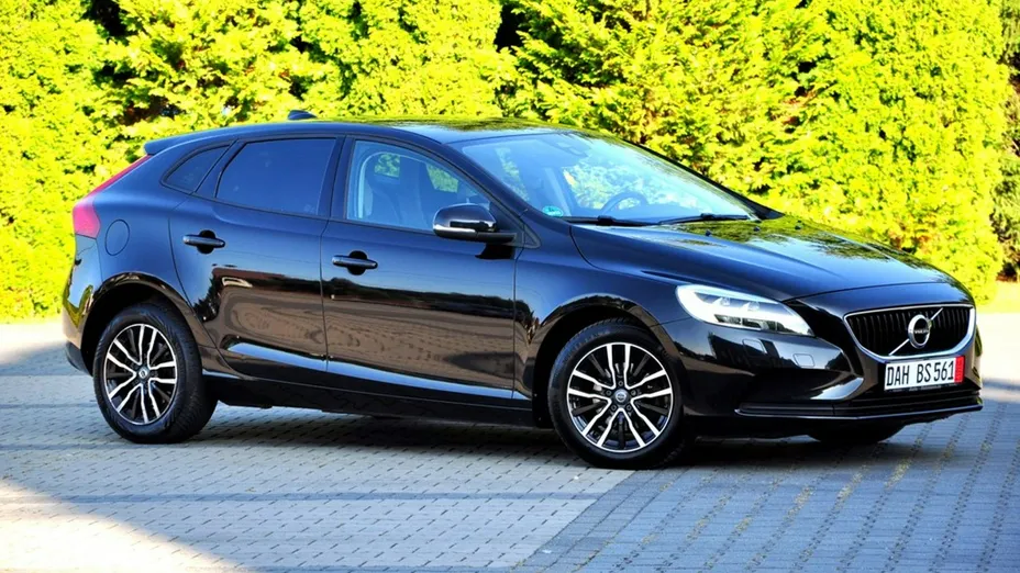 VOLVO V40 -