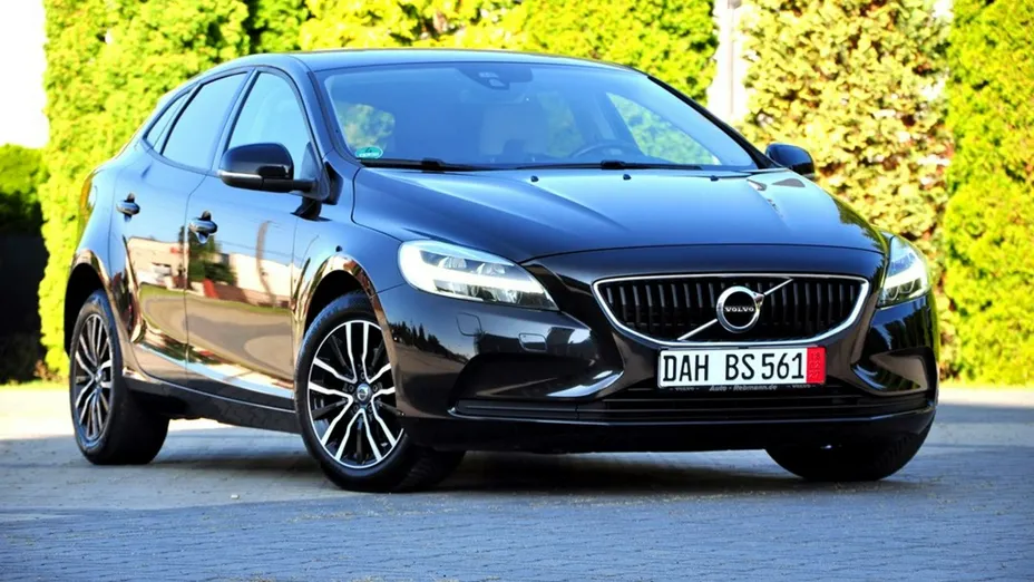 VOLVO V40 -