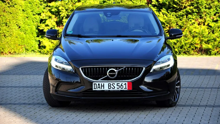 VOLVO V40 -