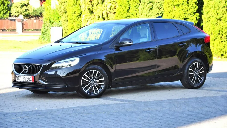 VOLVO V40 -