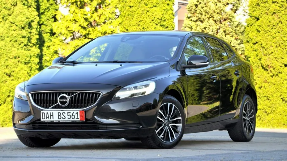 VOLVO V40 -