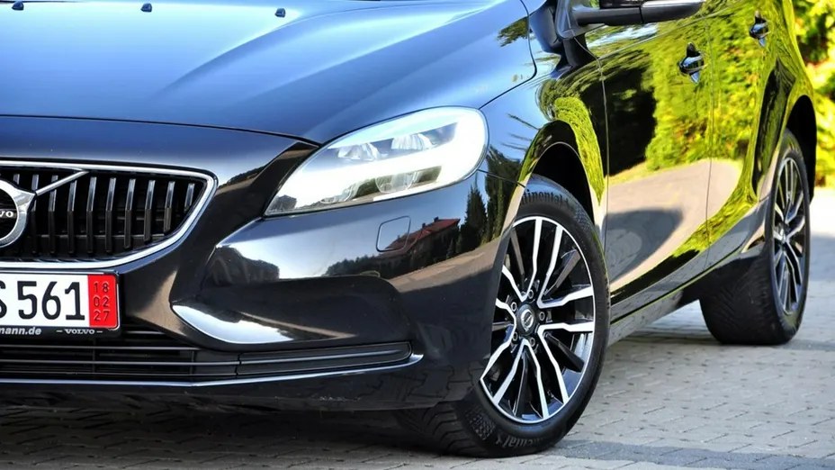 VOLVO V40 -