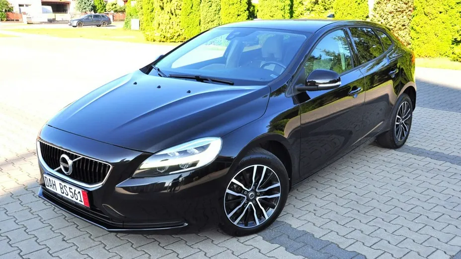 VOLVO V40 -