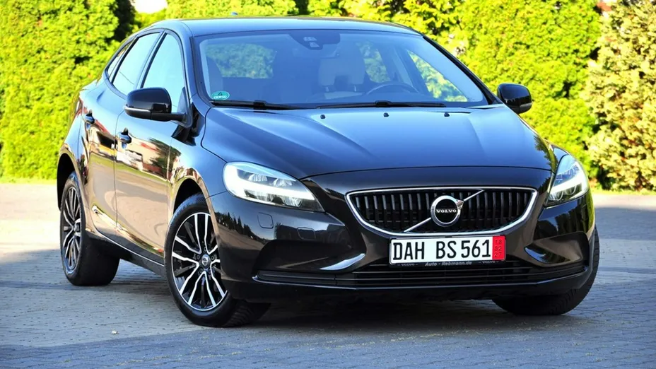 VOLVO V40 -