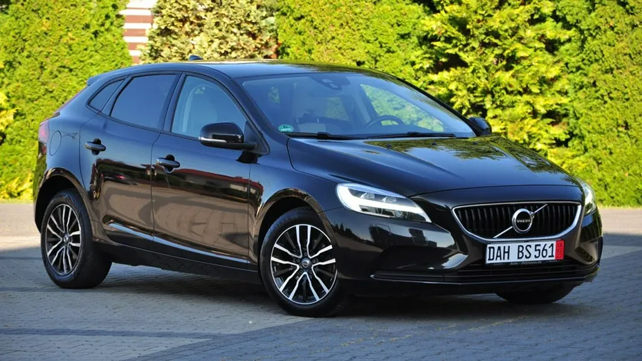 VOLVO V40 -