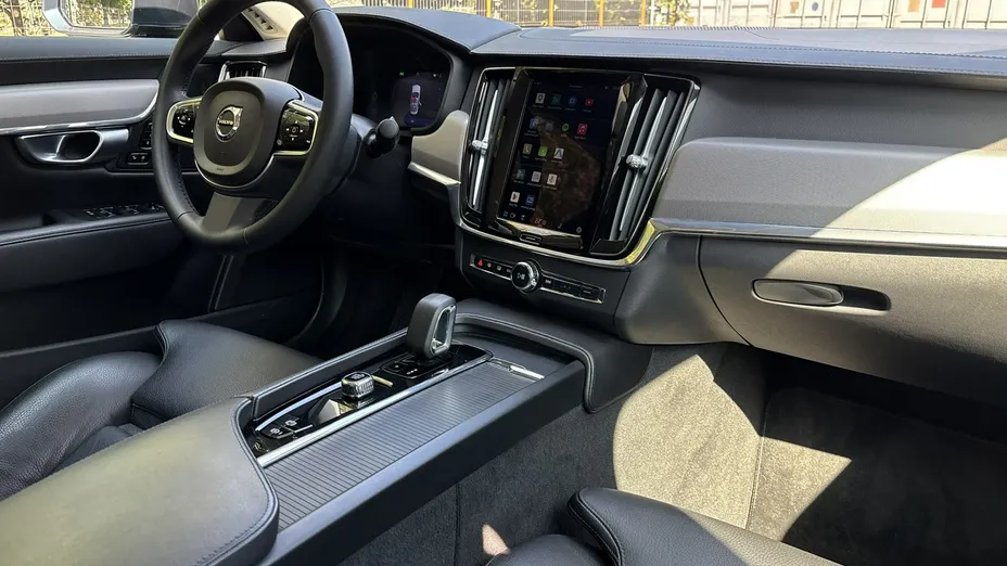 VOLVO S90 -