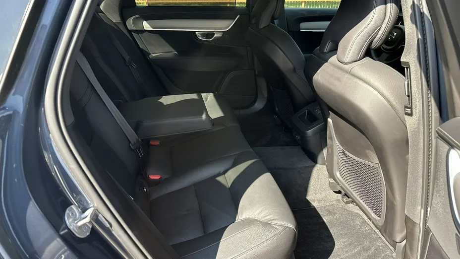 VOLVO S90 -
