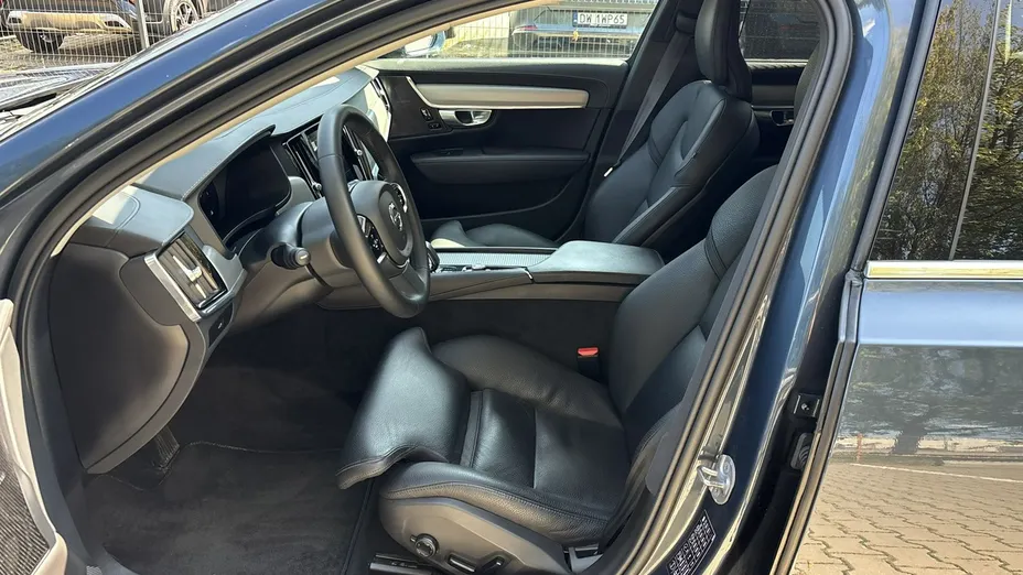 VOLVO S90 -