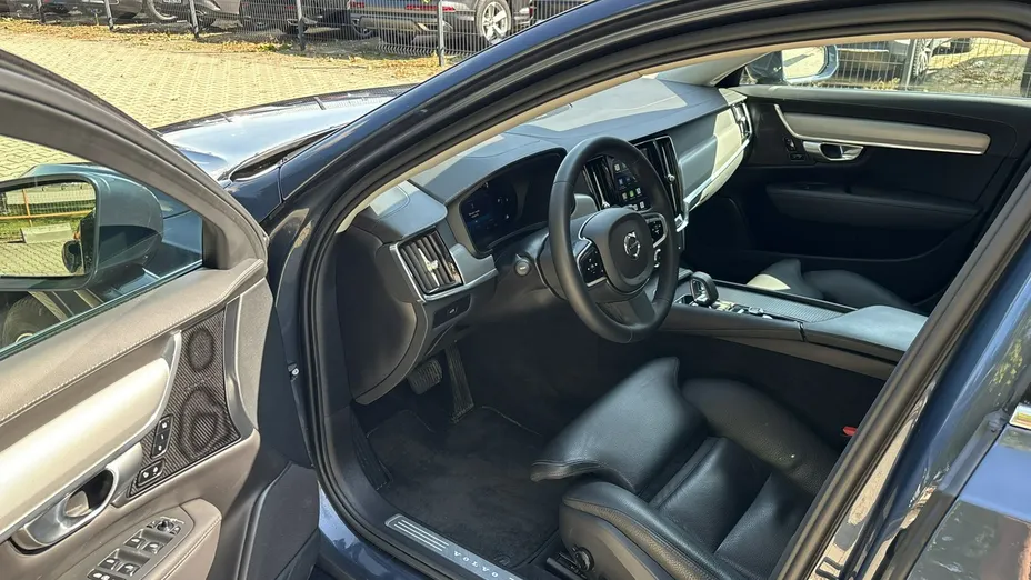 VOLVO S90 -