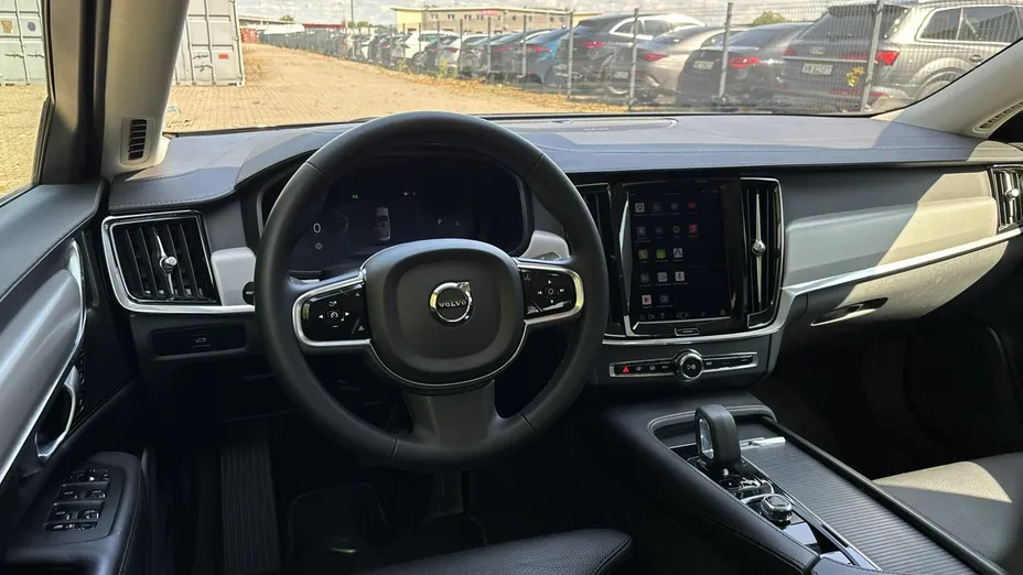 VOLVO S90 -