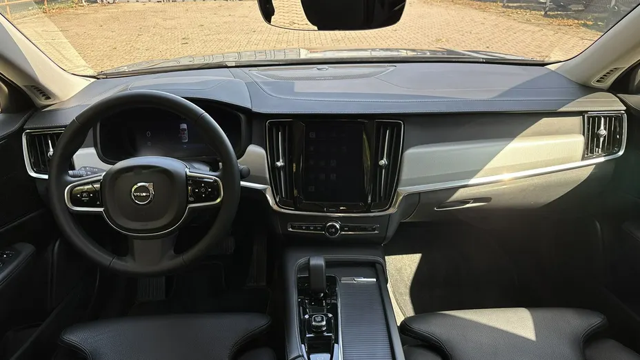 VOLVO S90 -