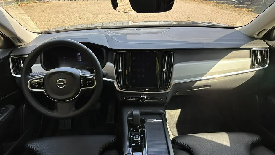 VOLVO S90 -