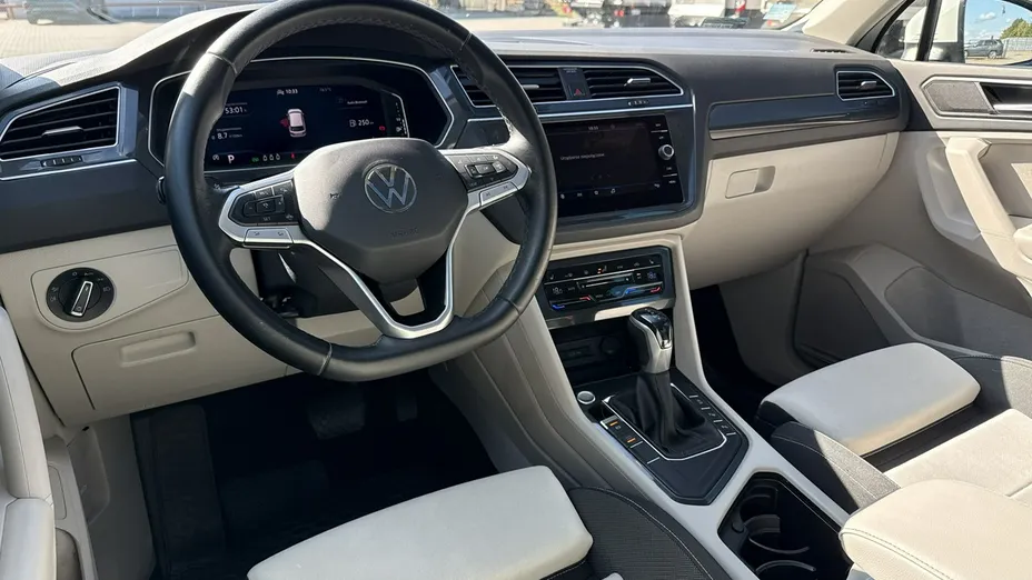 VOLKSWAGEN Tiguan -