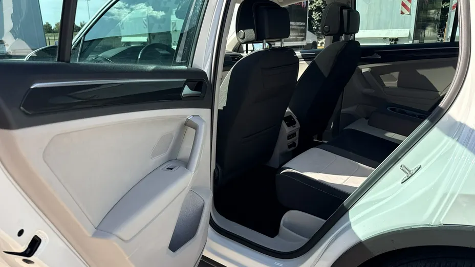 VOLKSWAGEN Tiguan -