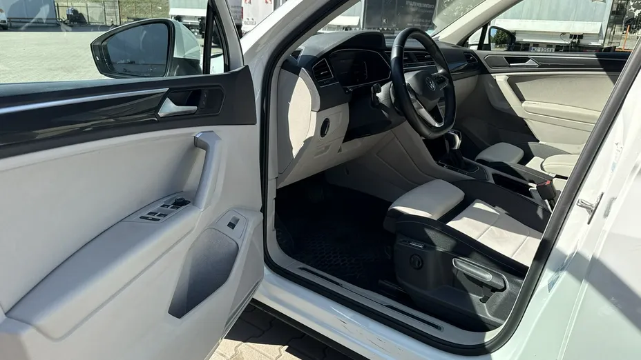 VOLKSWAGEN Tiguan -