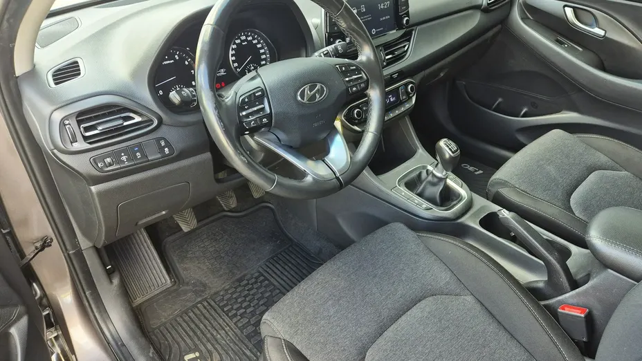 HYUNDAI i30 -