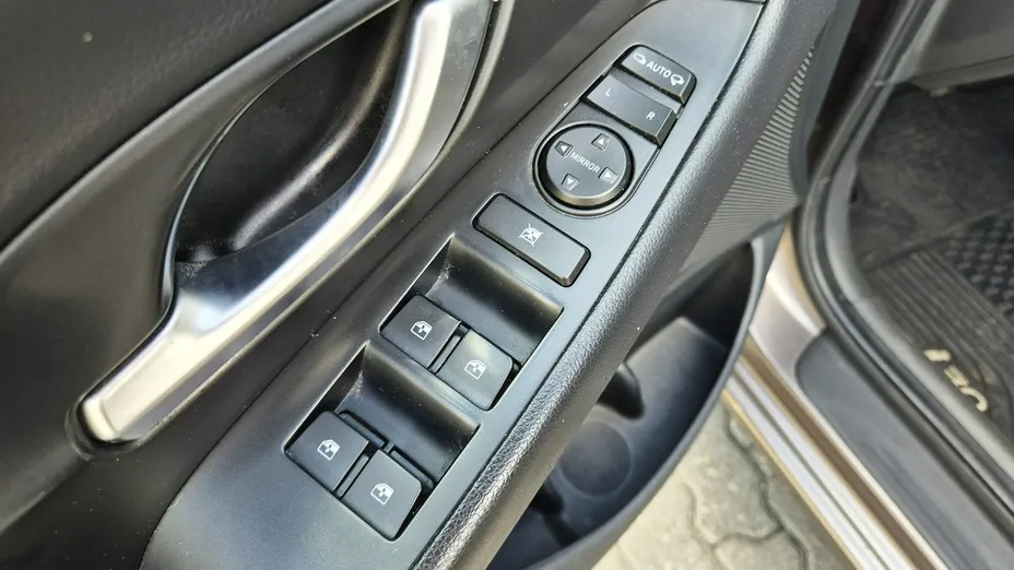 HYUNDAI i30 -