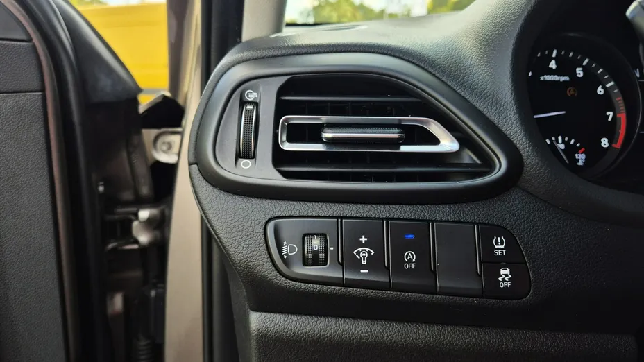 HYUNDAI i30 -