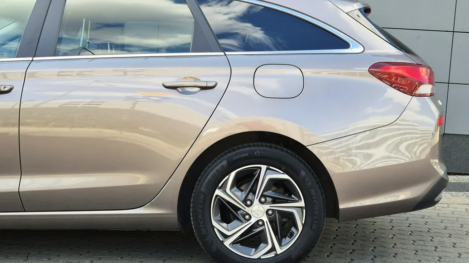HYUNDAI i30 -