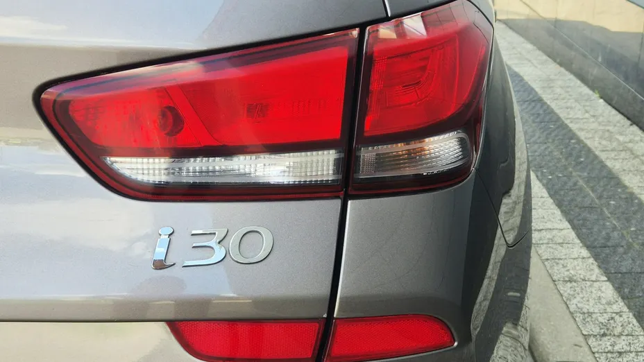 HYUNDAI i30 -