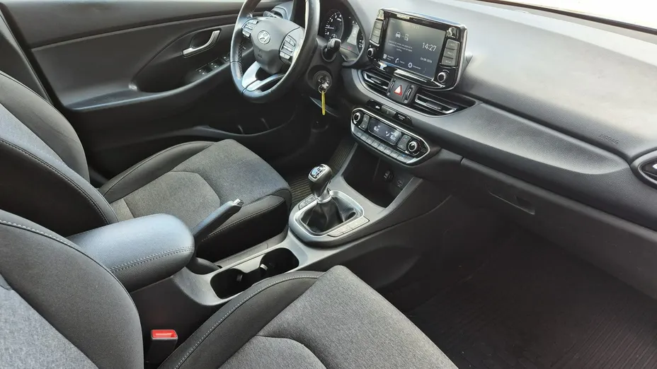 HYUNDAI i30 -
