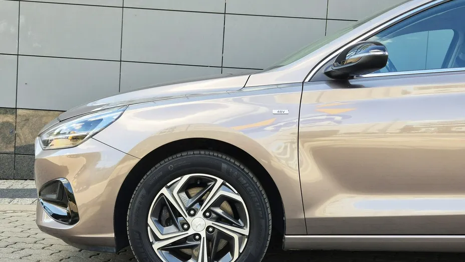 HYUNDAI i30 -
