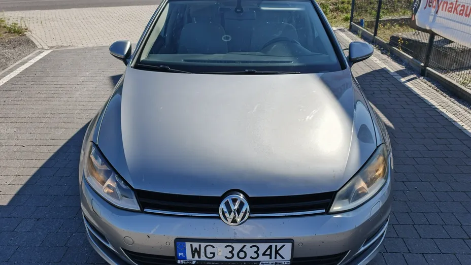 VOLKSWAGEN Golf -