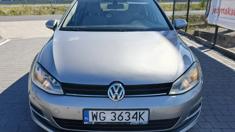 VOLKSWAGEN Golf -
