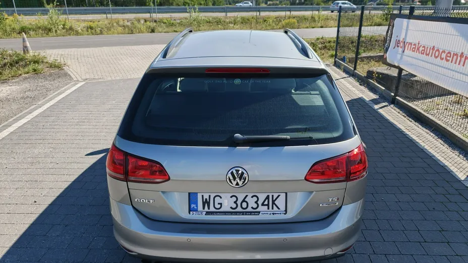 VOLKSWAGEN Golf -
