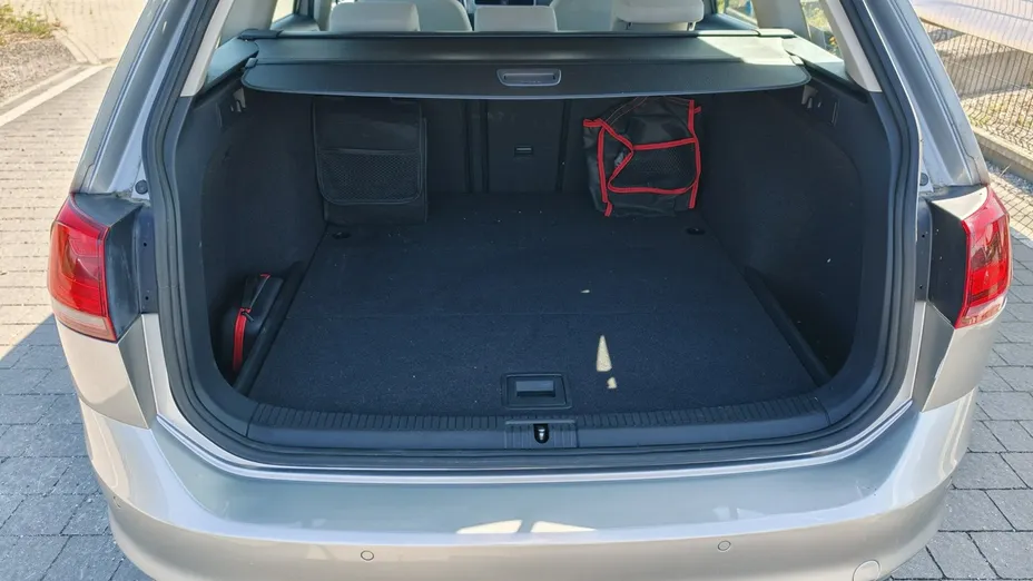 VOLKSWAGEN Golf -