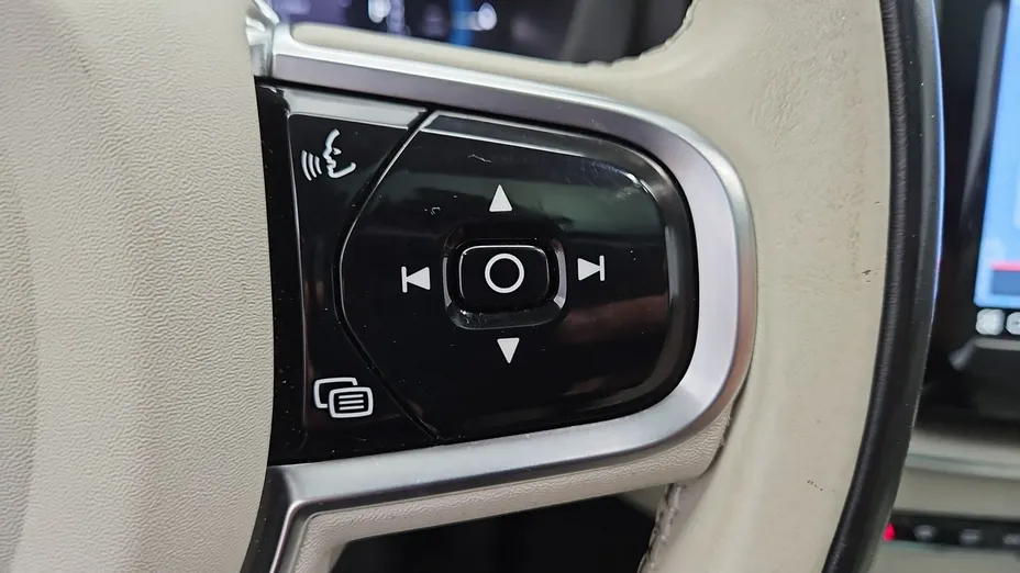 VOLVO XC60 -