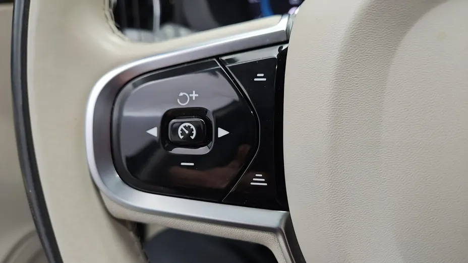 VOLVO XC60 -