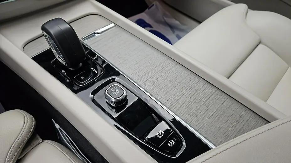 VOLVO XC60 -