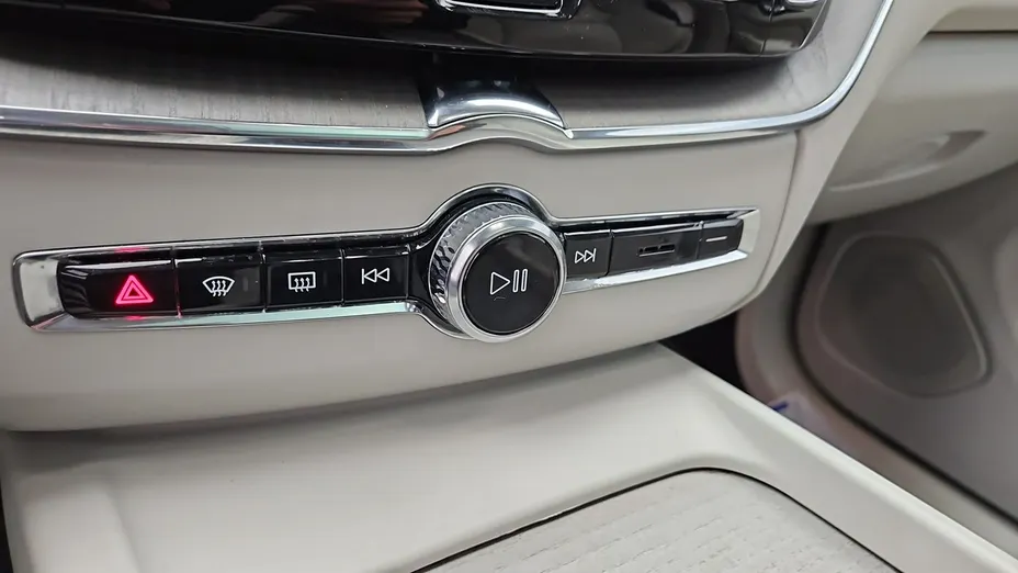 VOLVO XC60 -