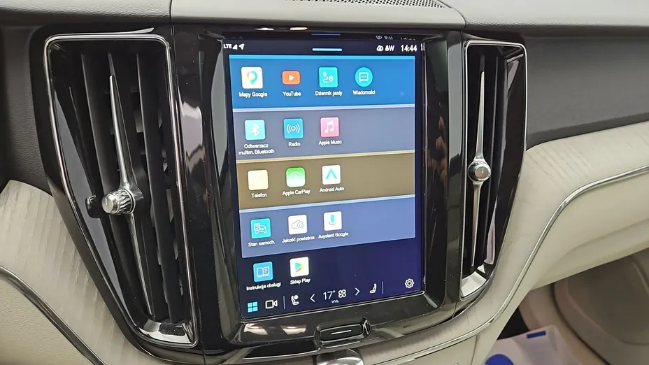 VOLVO XC60 -
