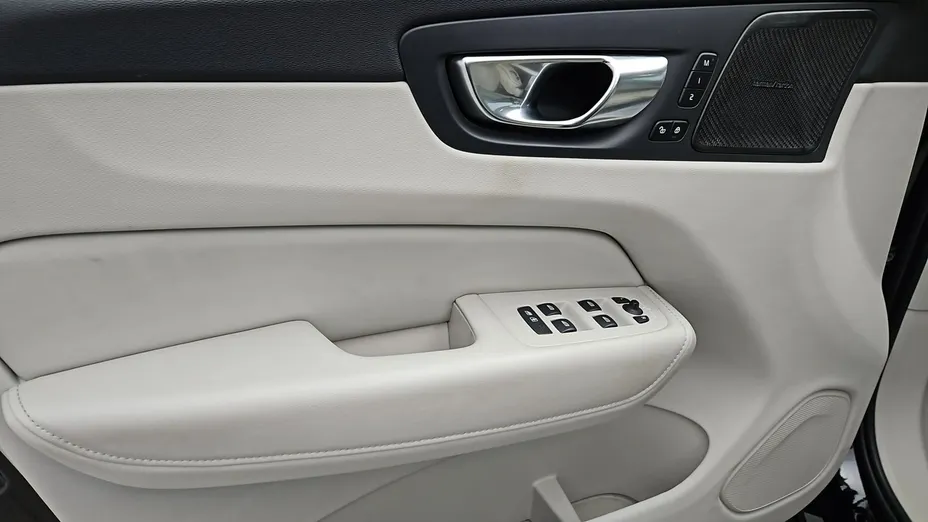 VOLVO XC60 -