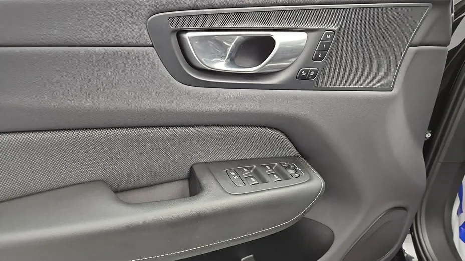 VOLVO XC60 -