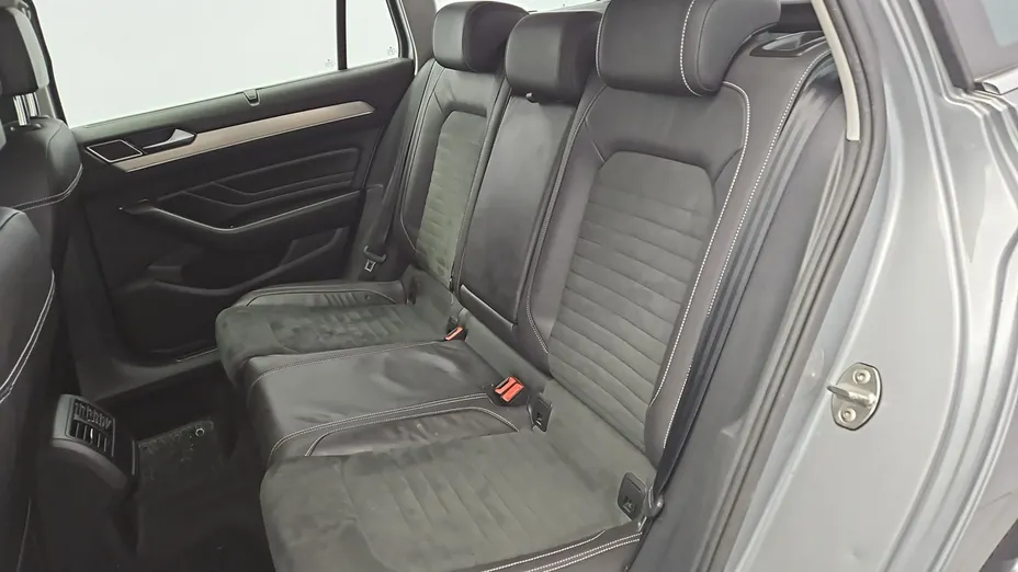 VOLKSWAGEN Passat -