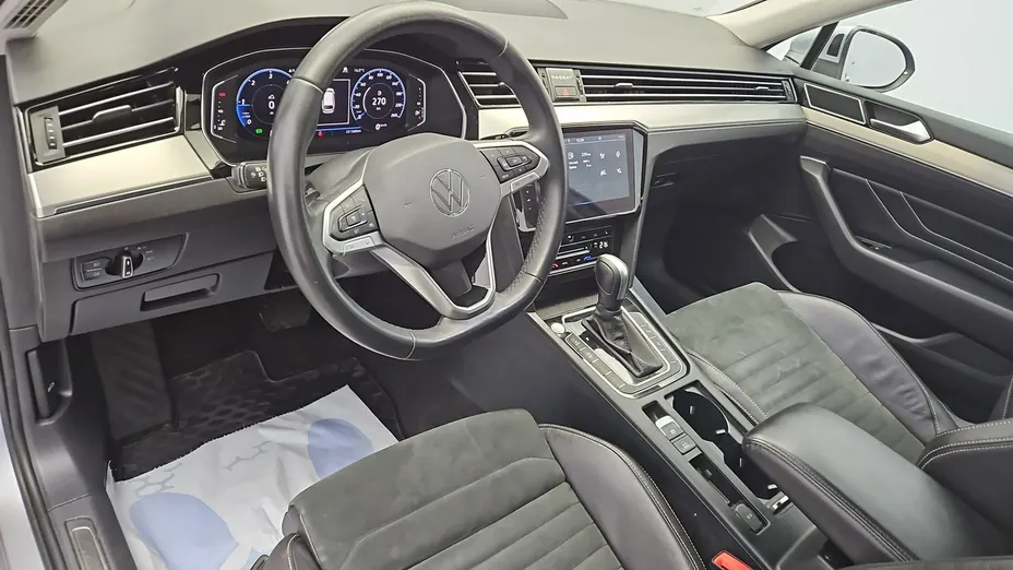 VOLKSWAGEN Passat -