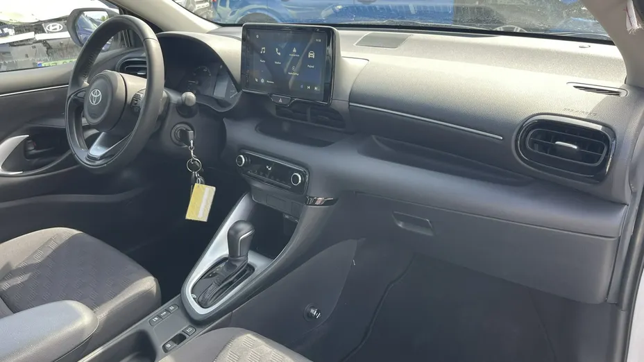 TOYOTA Yaris -