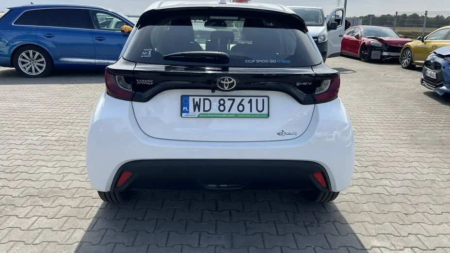 TOYOTA Yaris -